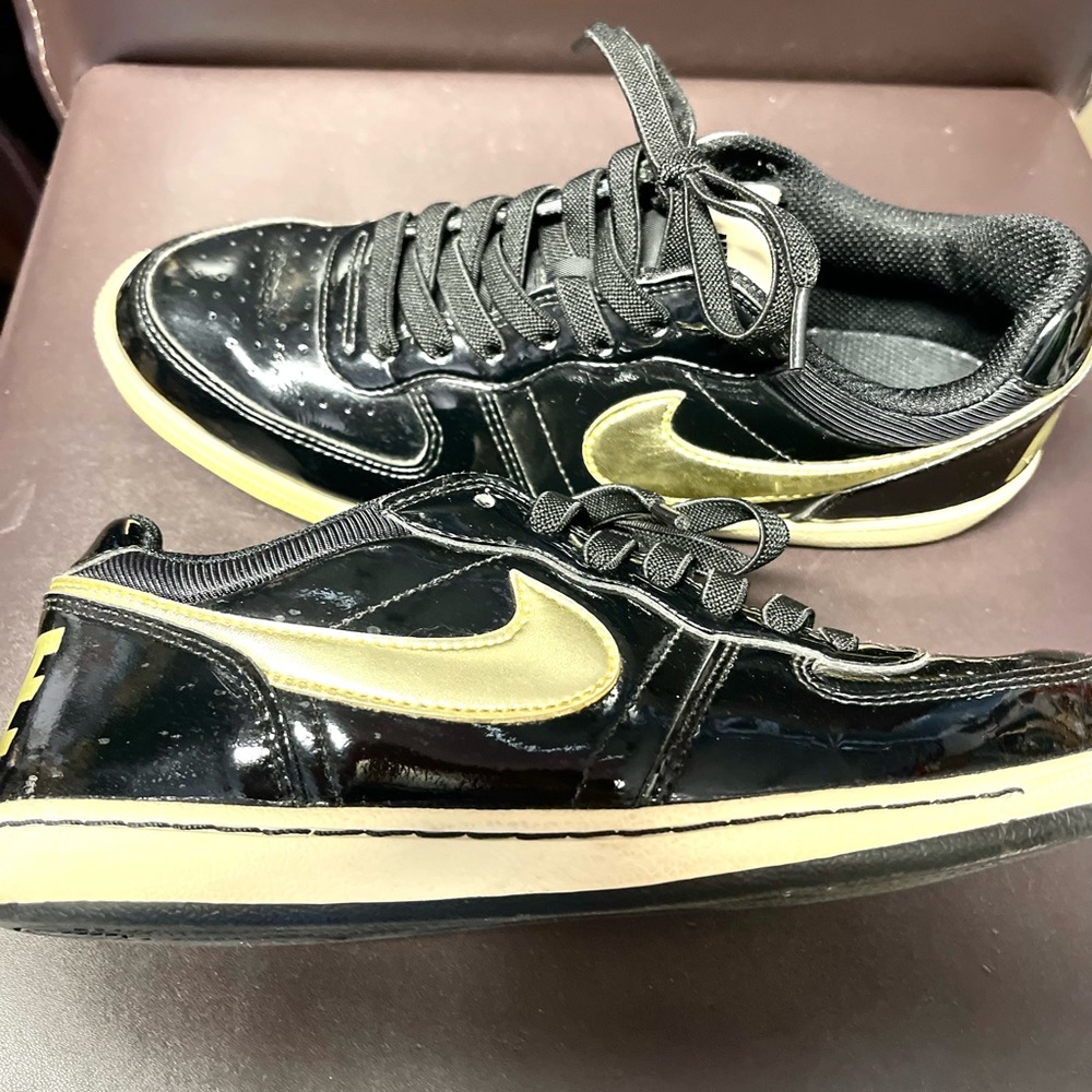 Authentic Woman NIKE gold and black Fashion Sneaker